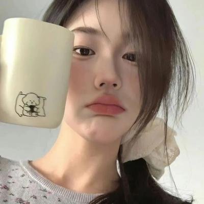 庇护棕榈树下
